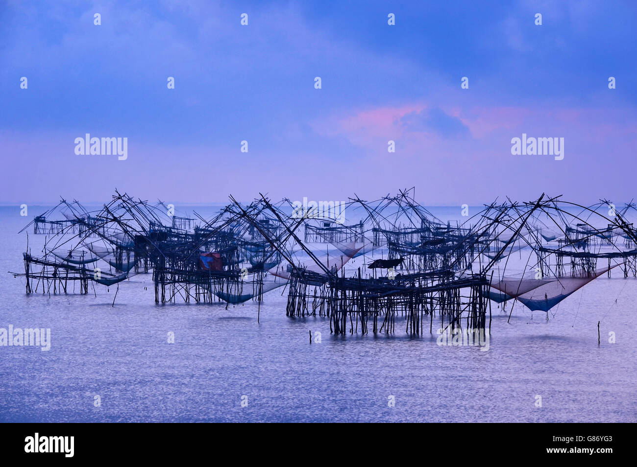 Tradizionali reti da pesca, Pakpra, Phattalung, Thailandia Foto Stock