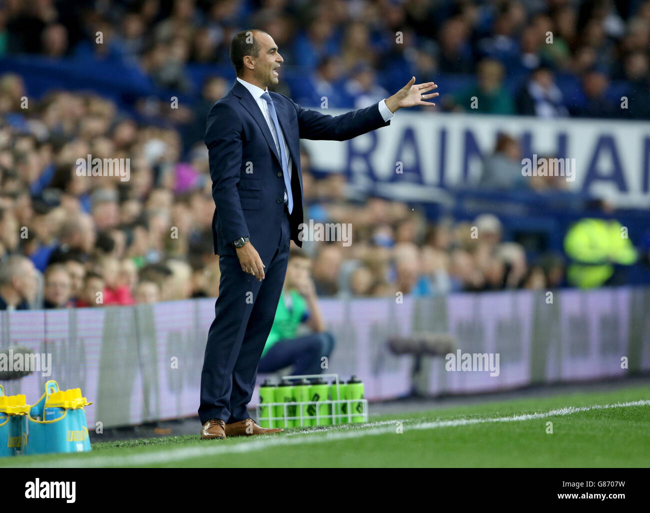 Il manager di Everton, Roberto Martinez, è sulla linea di contatto durante la partita Barclays Premier League al Goodison Park di Liverpool. Foto Stock