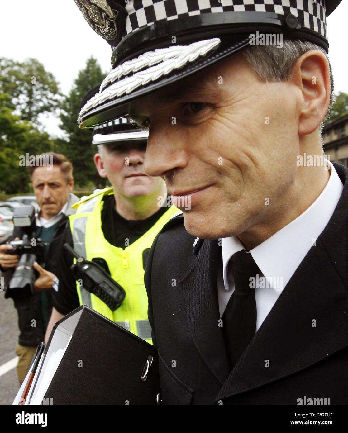 Sir Stephen House, che ha annunciato la sua intenzione di dimettersi come Chief Constable of Police Scotland, lascia un incontro dell'autorità di polizia scozzese presso lo Stirling Court Hotel di Stirling. Foto Stock