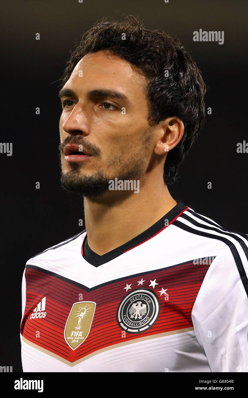 Calcio - UEFA Euro 2016 - Qualifiche - Gruppo D - Scozia / Germania - Hampden Park. Tappetini Hummels, Germania. Foto Stock