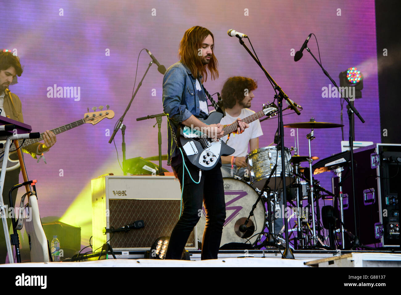 Tame Impala esegue al Glastonbury festival di musica Foto Stock