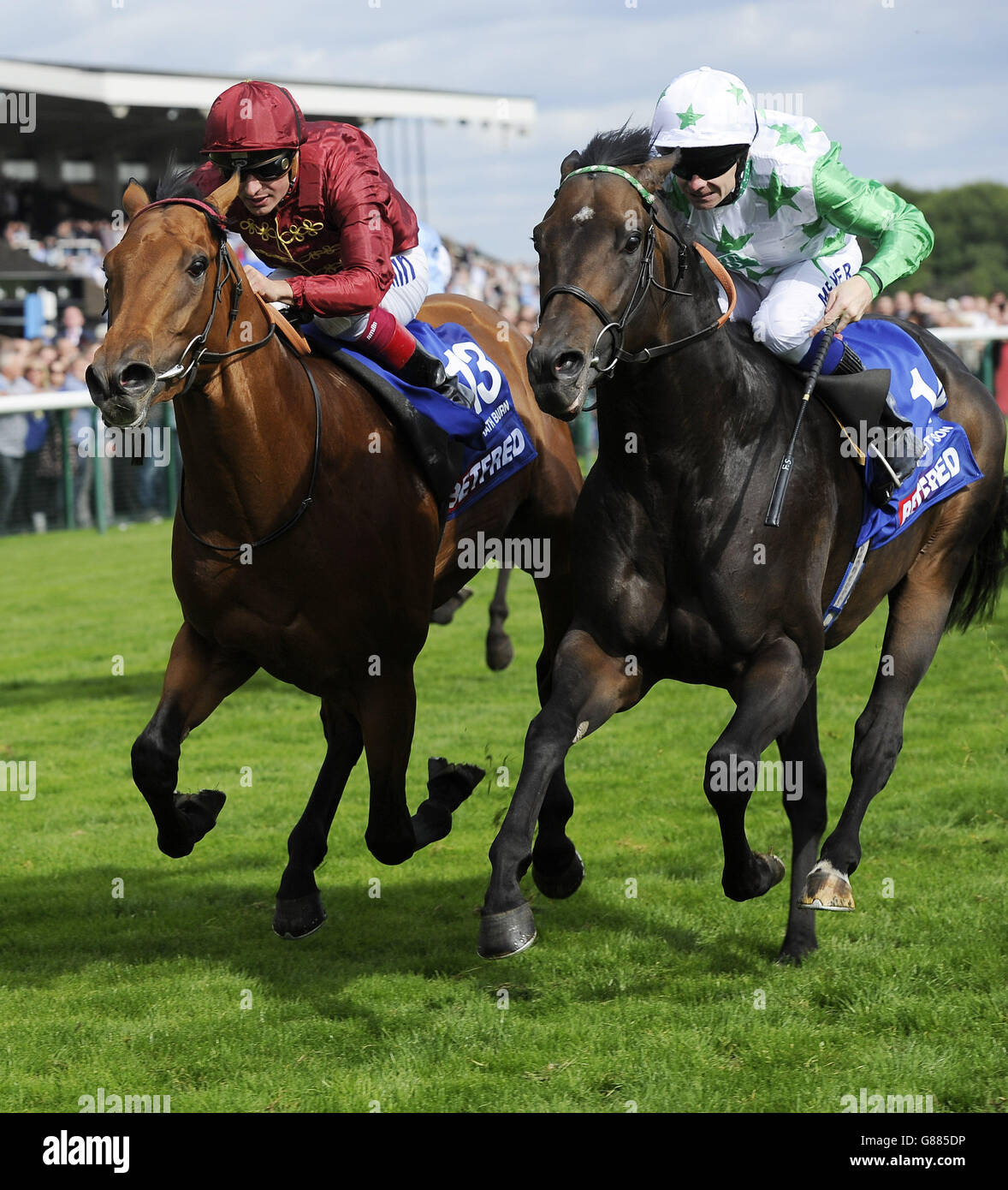 Twilight Son indovinato da Fergus Sweeney (a destra) si alza per battere Strath Burn indovinato da Andrea Atzeni per vincere la Betfred Sprint Cup durante la Betfred Sprint Cup Day all'ippodromo di Haydock, Haydock. PREMERE ASSOCIAZIONE foto. Data foto: Sabato 5 settembre 2015. Vedi la storia della Pennsylvania RACING Haydock. Il credito fotografico deve essere: John Giles/PA Wire Foto Stock