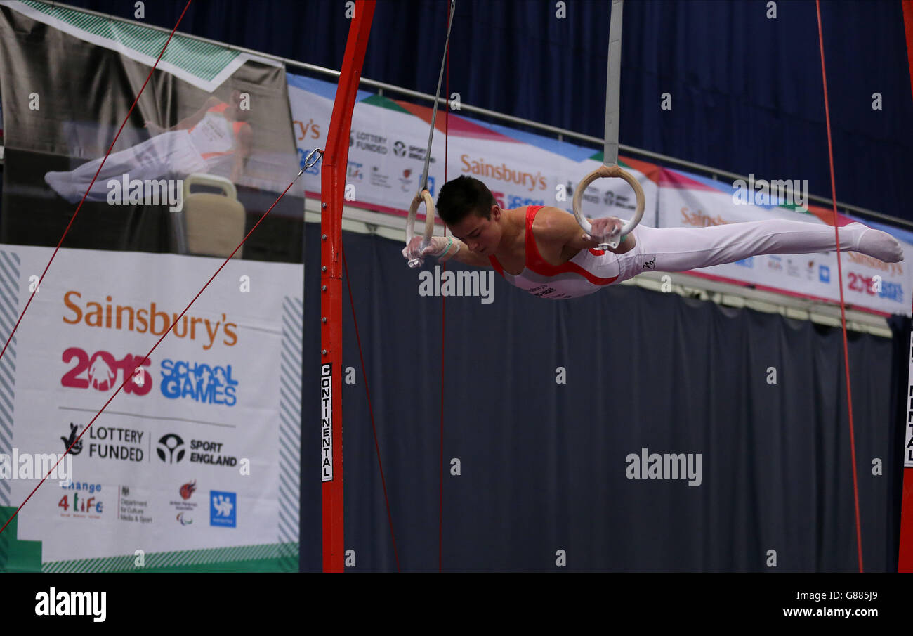 Sport - Sainsbury's 2015 School Games - Day Three - Manchester. Harry Caulwell dell'Inghilterra sugli anelli nella ginnastica durante i Giochi della scuola 2015 di Sainsbury a Manchester. Foto Stock