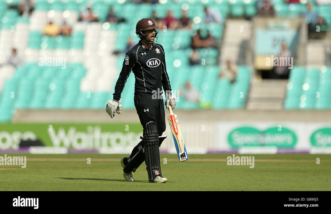 Il Surrey's ben Foakes esce dal campo dopo la LBW durante la Royal London One-Day Cup Semifinale match al Kia Oval, Londra. Foto Stock