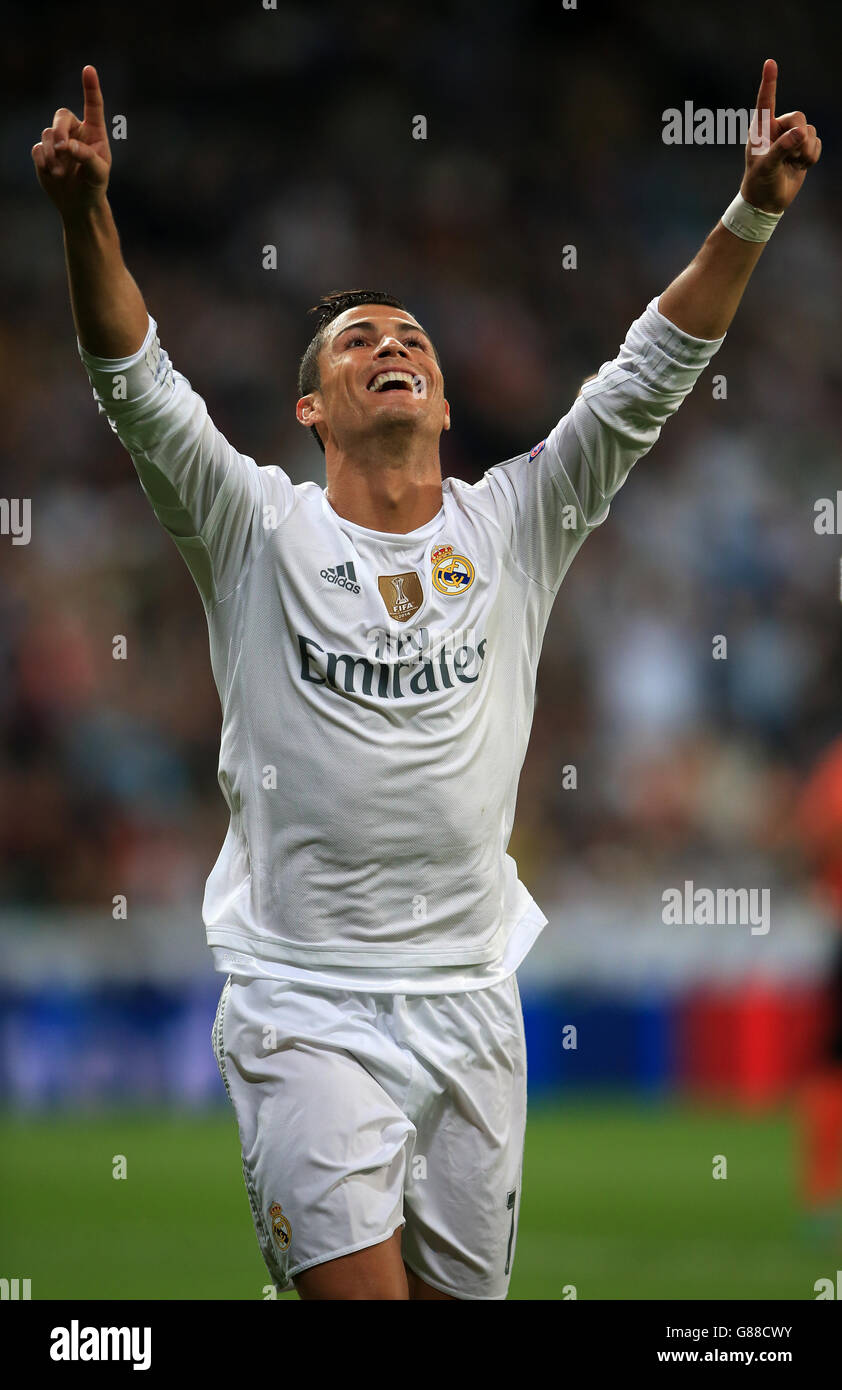 Cristiano Ronaldo del Real Madrid celebra il suo secondo obiettivo cappello-trucco  contro Shakhtar Donestsk Foto stock - Alamy