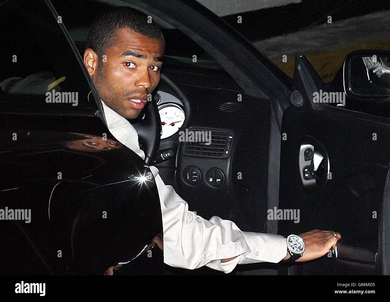 Calcio - Premier League inchiesta su presunto approccio Chelsea per Ashley Cole. Ashley Cole arriva alla richiesta della Premier League. Foto Stock