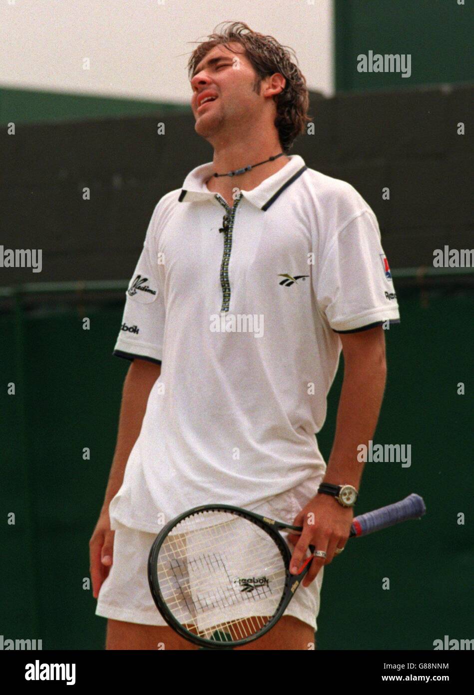 Tennis - Campionati di Wimbledon, Junior single. Daniel Elsner, Ger mostra la sua frustrazione Foto Stock