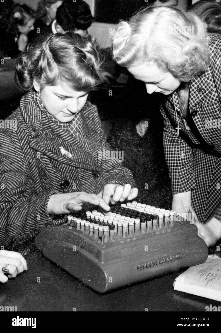 La scienza e la tecnologia - Aggiunta e il calcolo della macchina - 1947 Foto Stock
