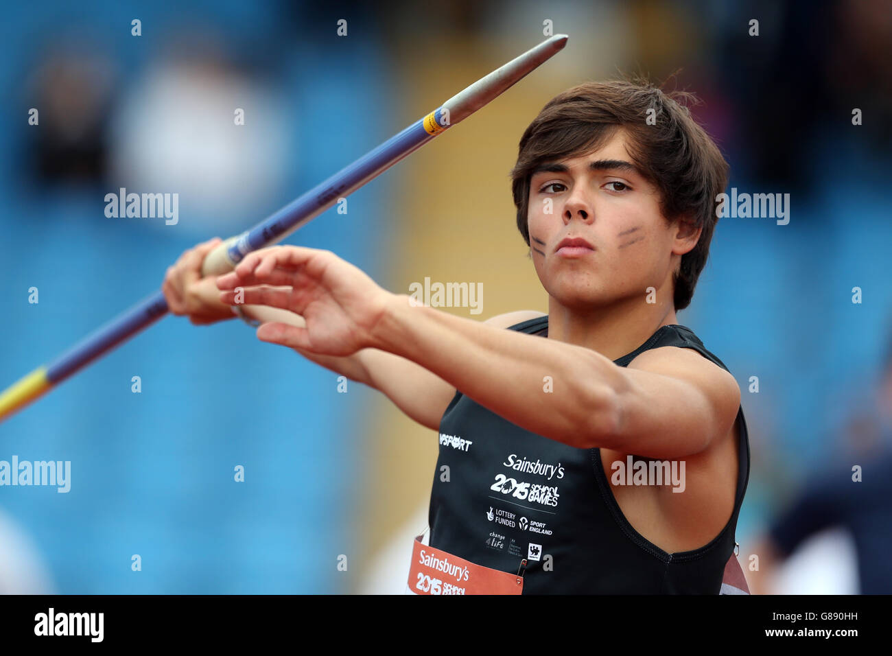 Joshua Spittal del Nord Est dell'Inghilterra partecipa ai giochi scolastici 2015 di Sainsbury presso la Manchester Regional Arena. Foto Stock