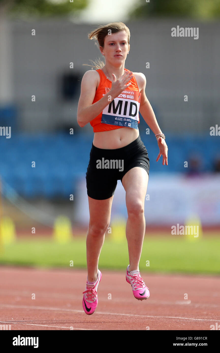 Sophie Hahn di England Midlands compete nell'evento di 200m delle ragazze ambulanti ai Sainsbury's 2015 School Games della Manchester Regional Arena. Foto Stock