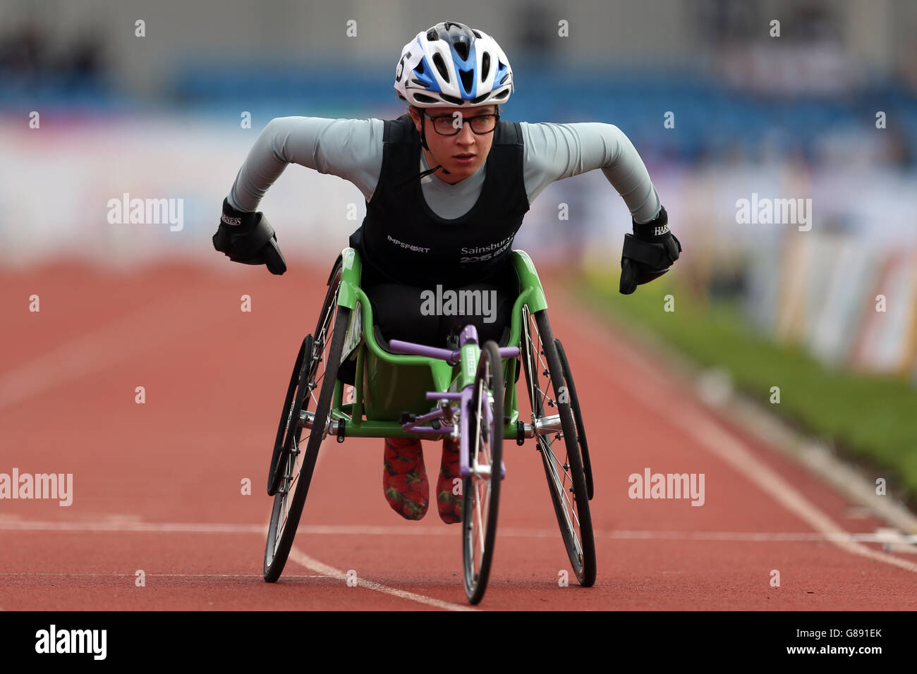 Inghilterra Nord Est Sophie Taylor partecipa all'evento girls 800m sedia a rotelle al Sainsbury's 2015 School Games alla Manchester Regional Arena. Foto Stock