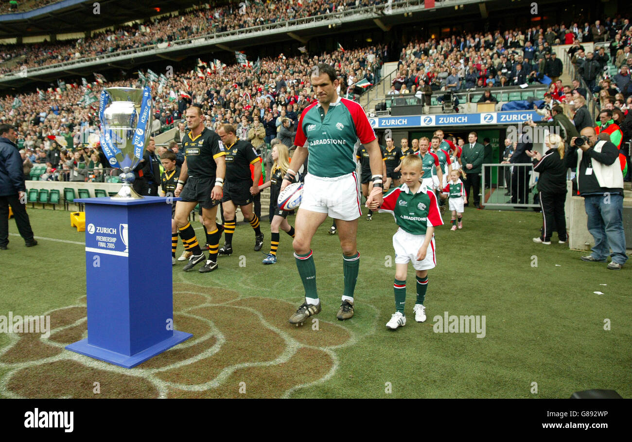 Rugby Union - Zurich Premiership - finale - Leicester Tigers / London Wasps. Martin Johnson di Leicester Tigers guida il suo team per l'ultima volta Foto Stock