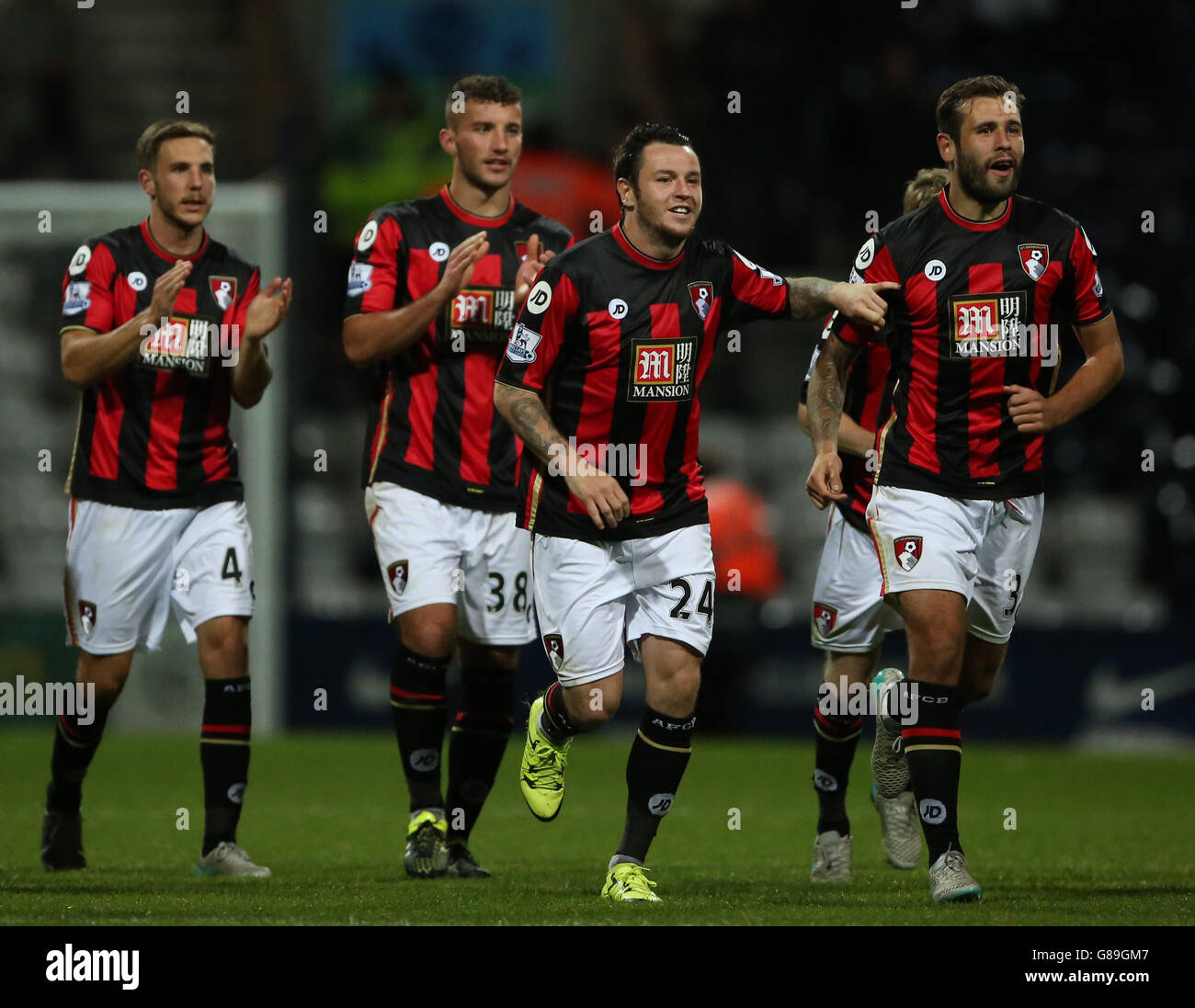 I Baily Cargill (a destra) e Lee Tomlin (al centro) dell'AFC Bournemouth festeggiano come Preston North End non ha più la loro penalità finale durante la Capital One Cup, terza partita a Deepdale, Preston. Foto Stock