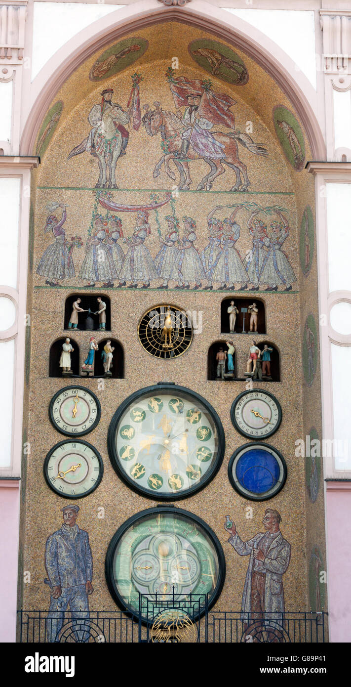 L'orologio astronomico. Quadranti e indicatori temporali. Olomouc, Sud Moravia Repubblica Ceca, Europa Foto Stock