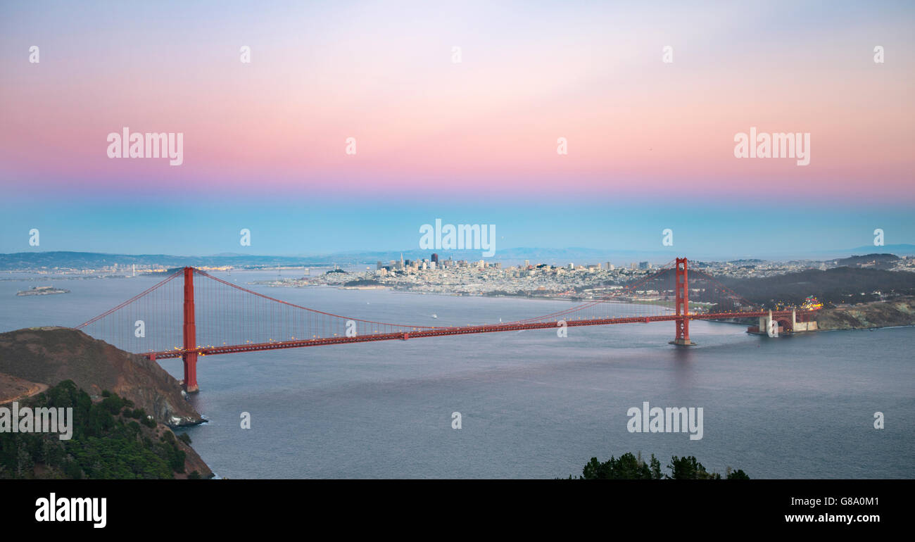 Golden Gate Bridge al tramonto, San Francisco, California, Stati Uniti d'America Foto Stock