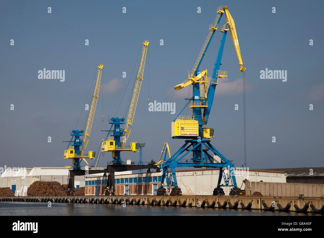 Gru al porto di Wismar, Mar Baltico, Meclemburgo-Pomerania, PublicGround Foto Stock