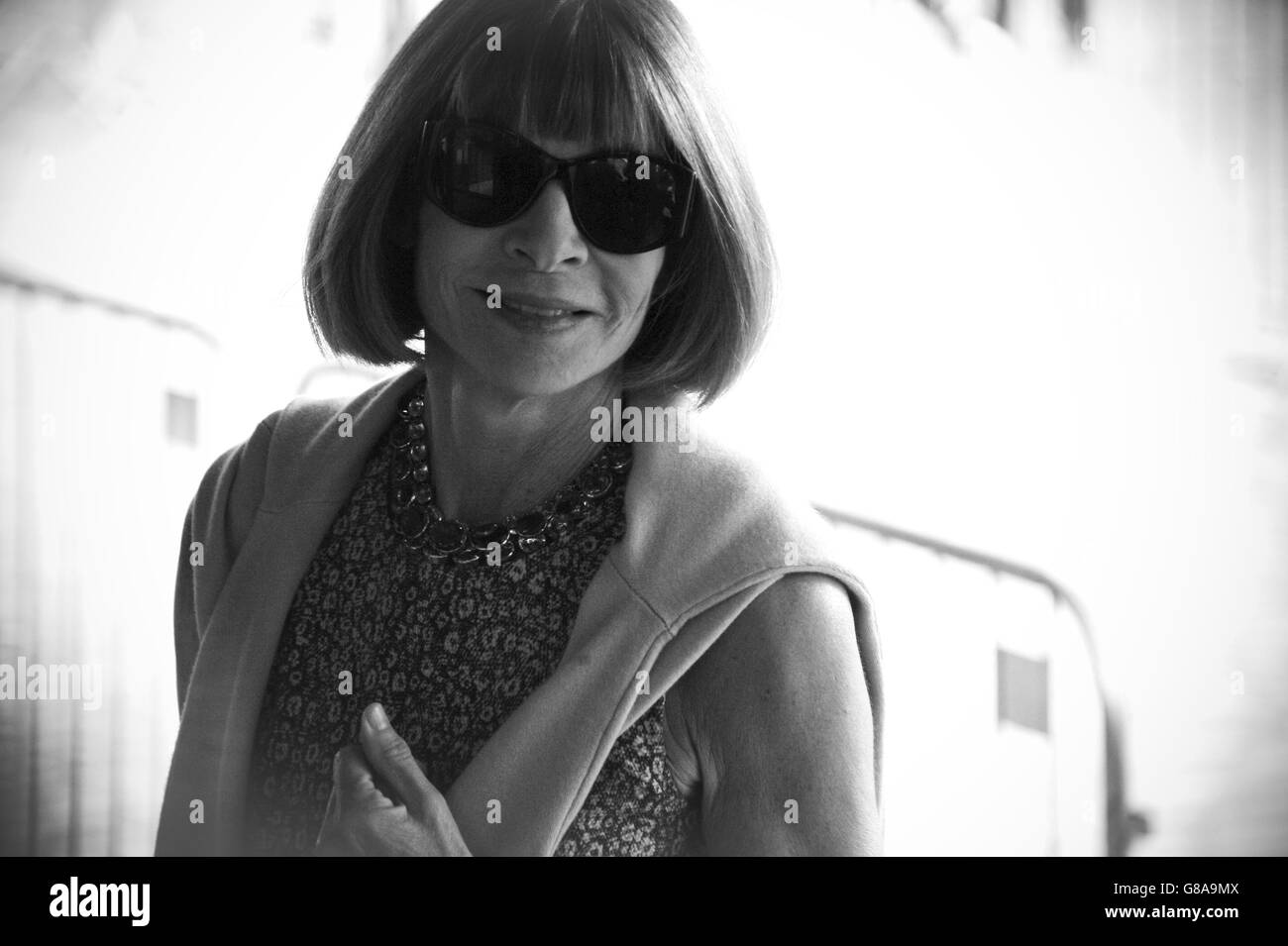 Vogue Editor Anna Wintor arriva al Topshop unico spettacolo di passerella al Queen Elizabeth II Conference Center come mostra la passerella SS16 della London Fashion Week. Il credito immagine dovrebbe leggere Edward Smith/ PA SHOWBIZ Foto Stock