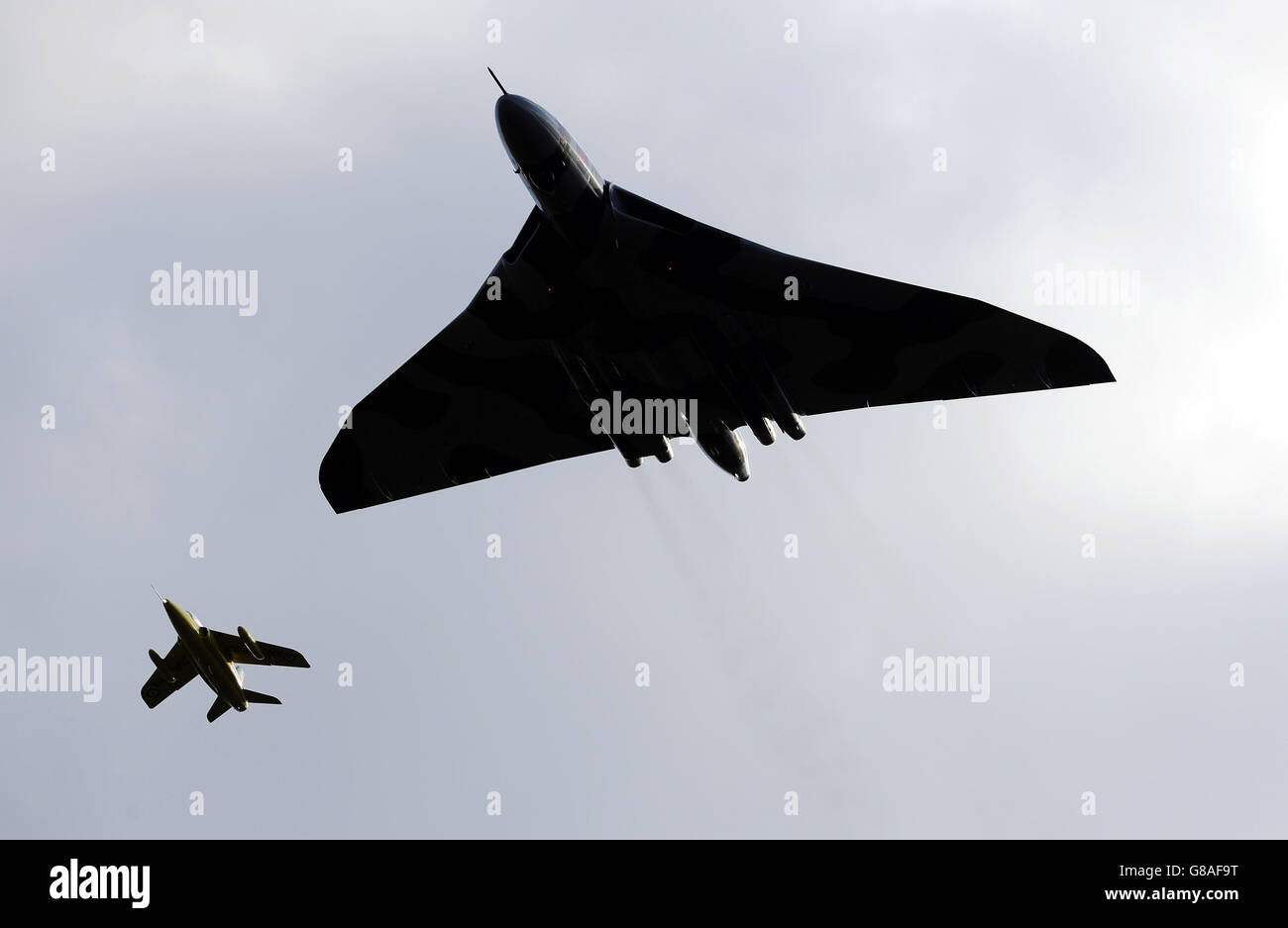 Il Vulcan Bomber (a destra) continua il suo tour di addio con una mostra al Great Yorkshire Air Show presso il Church Fenton Airfield vicino York. Foto Stock