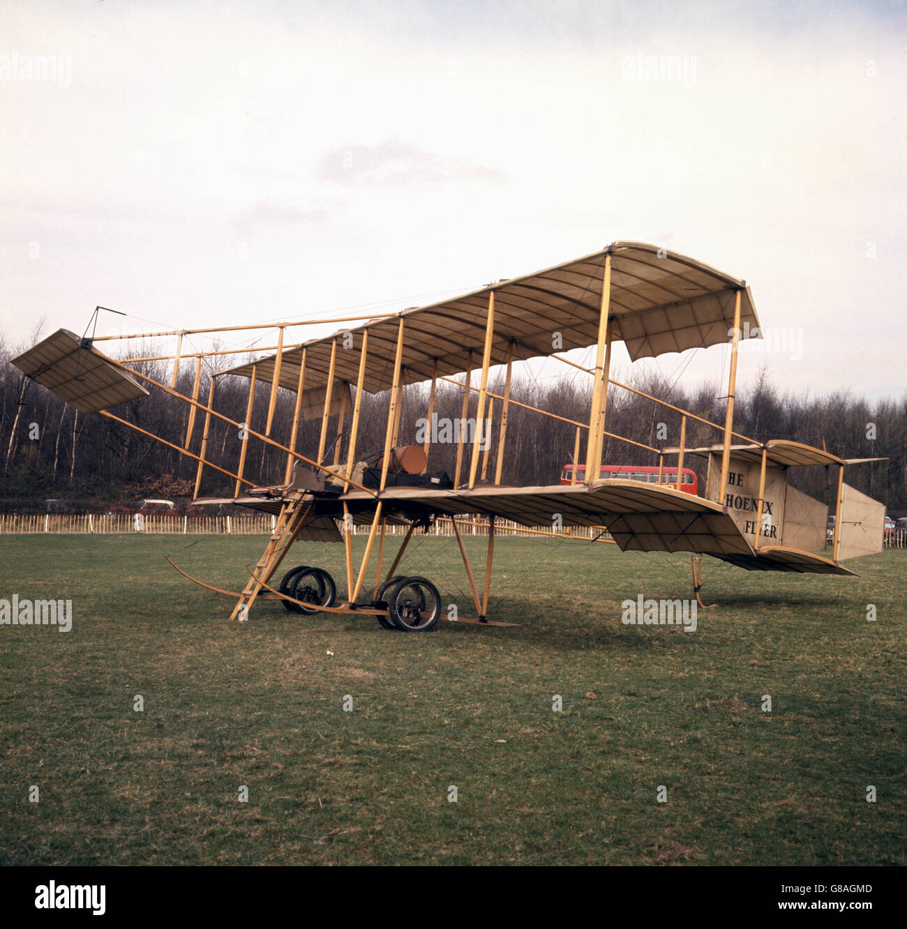 A 1910 Bristol Boxkite, una riproduzione fatta per il film 'Those Magnificent Men in their Flying Machines', ora nella collezione di aerei veterani dello Shuttleworth, Biggleswade, Bedfordshire. Foto Stock