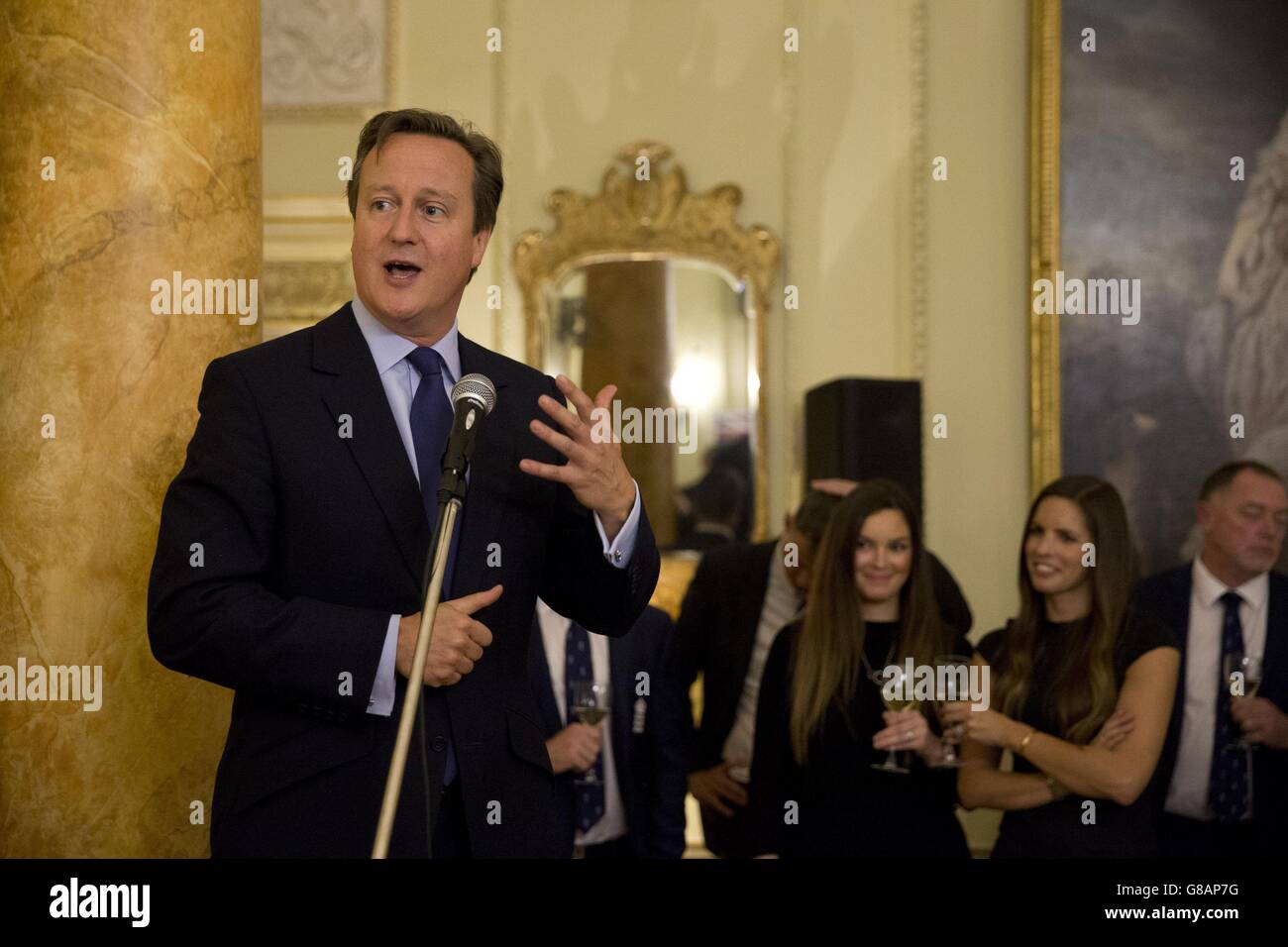 Il primo ministro David Cameron ha pronunciato un discorso durante un ricevimento per celebrare un'estate di successo di cricket al 10 Downing Street, Londra. Foto Stock