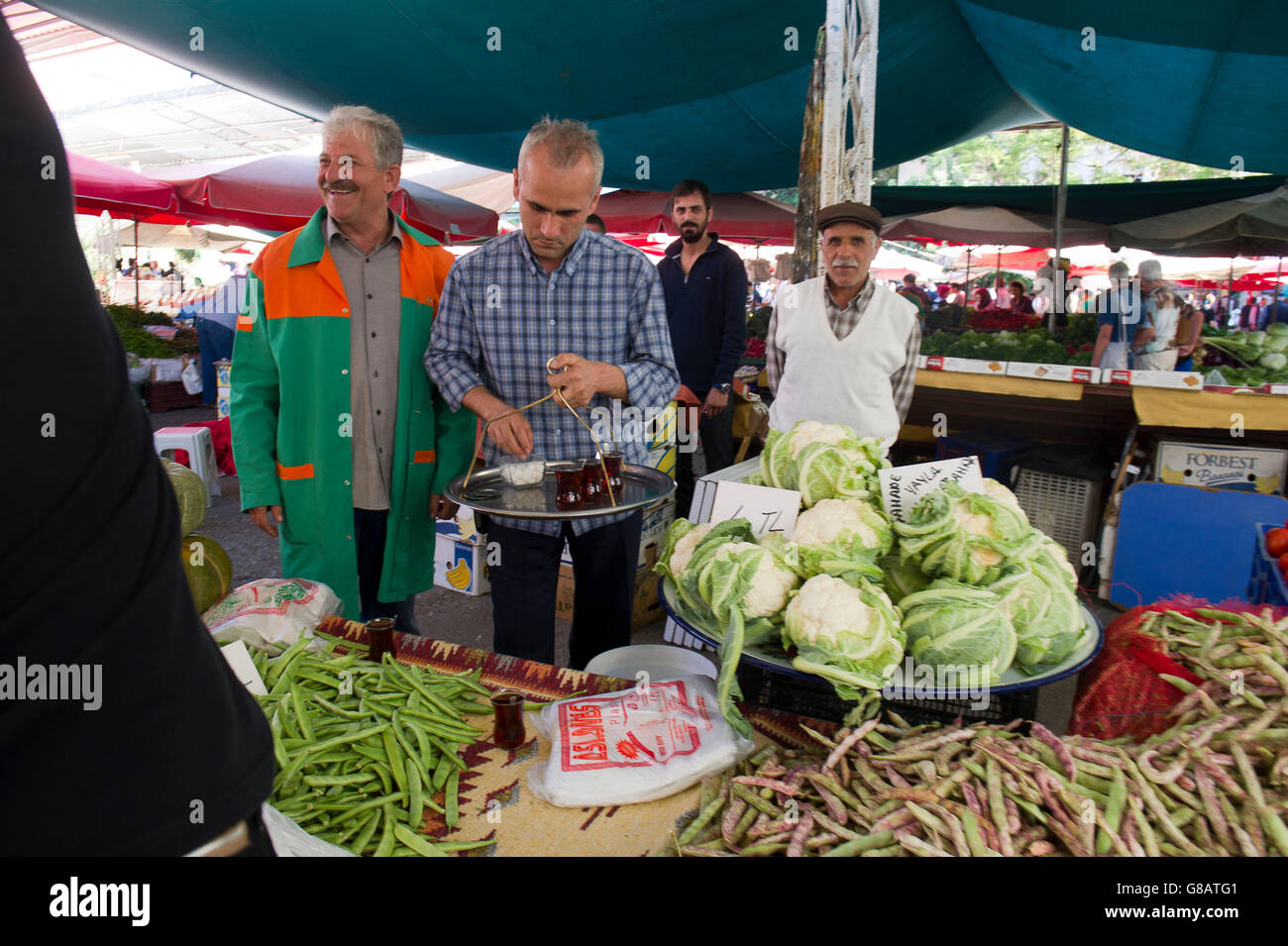 Turchia,mercato all'aperto in Alanya il venditore Foto Stock