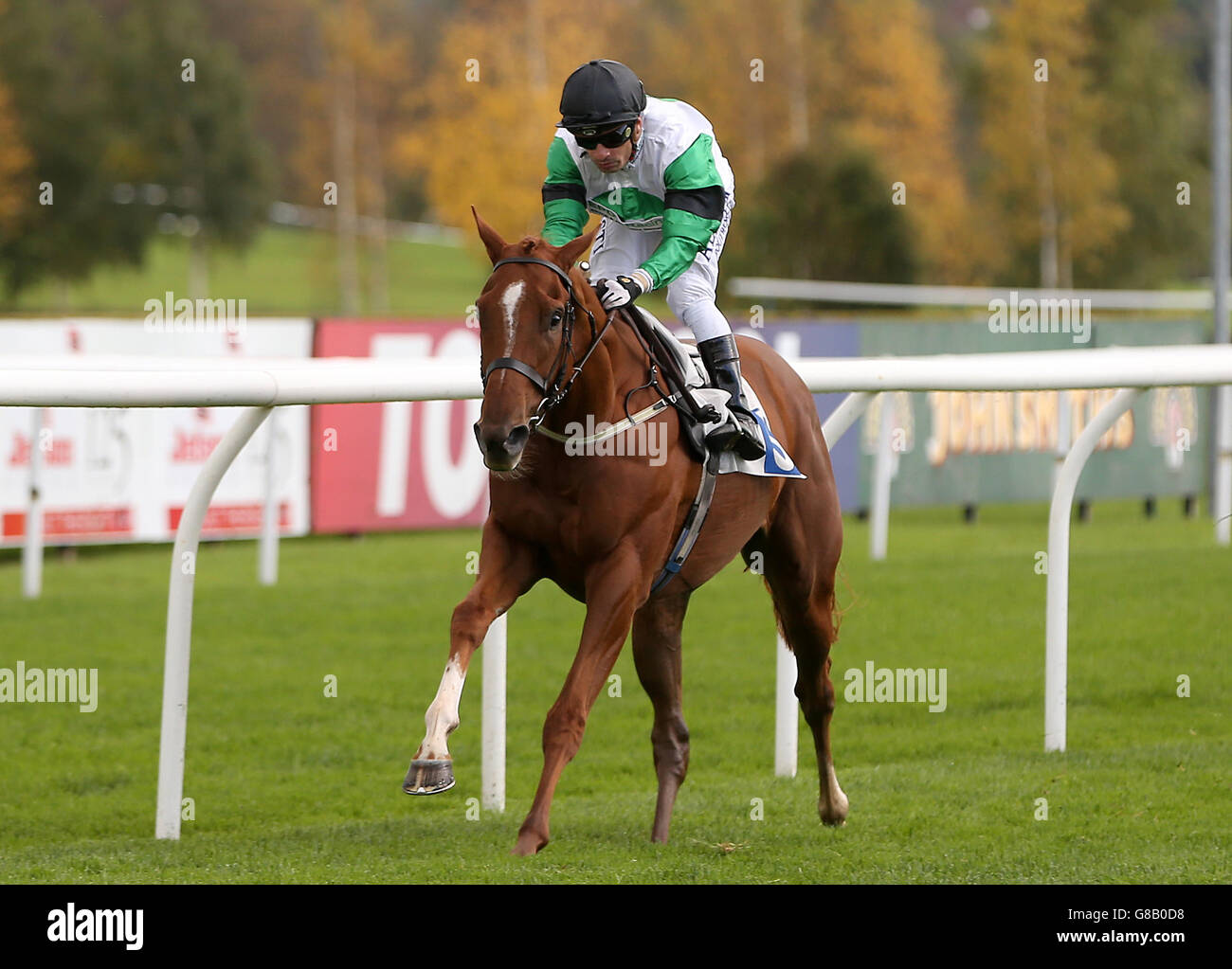 Corse di cavalli - Leicester Racecourse. Agente Gibbs guidato da Silvestre De Sousa vince il Brock Hill Badger handicap Stakes a Leicester Racecourse. Foto Stock