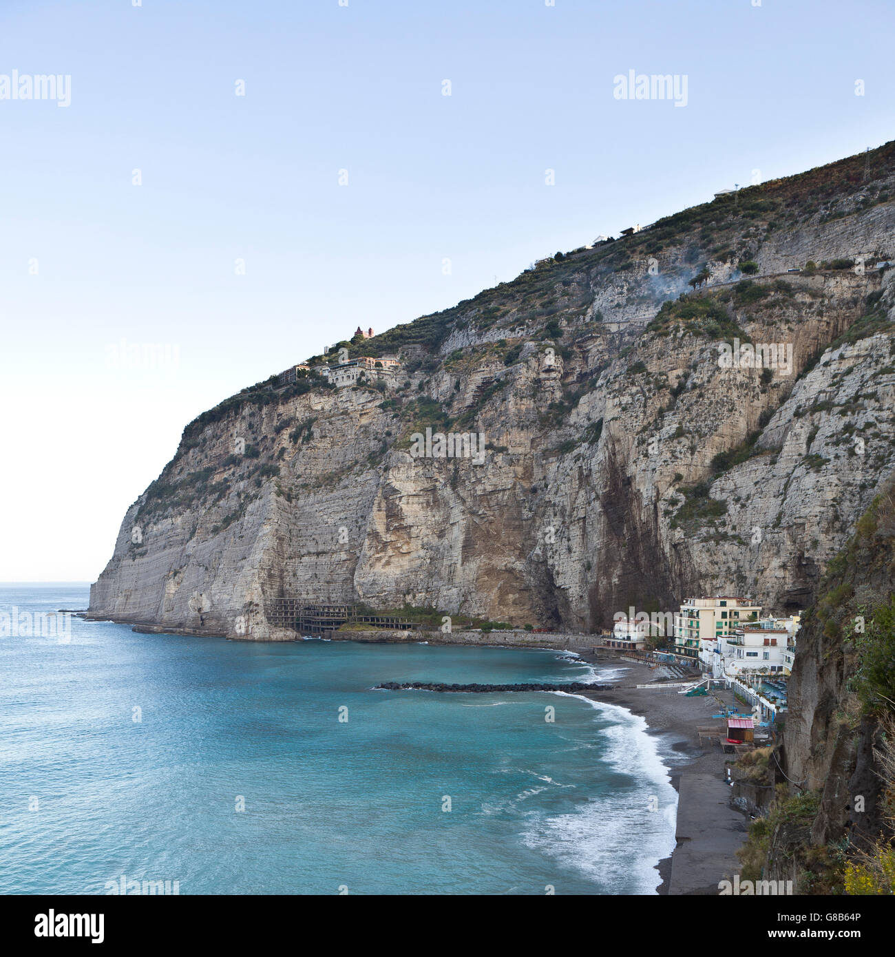 La costa della baia di Napoli, Sorrento, Italia Foto Stock
