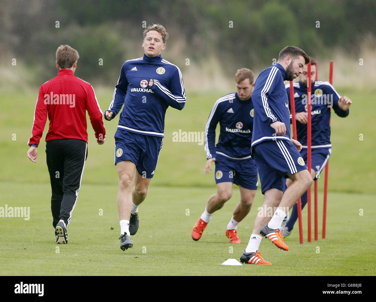 Christophe Berra della Scozia (a sinistra) durante una sessione di formazione al Mar Hall Hotel, Glasgow. Foto Stock