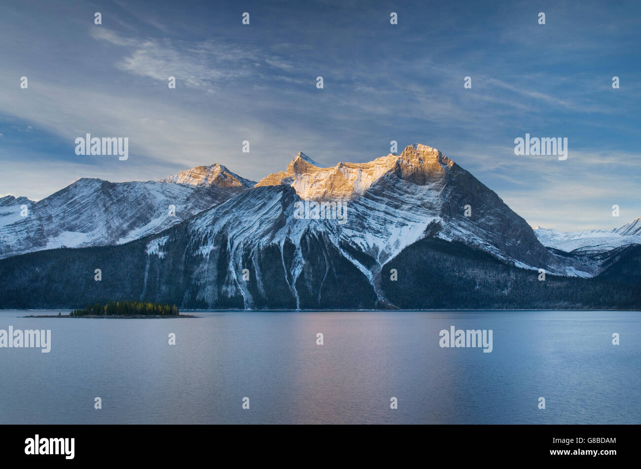 Alba sul Monte Sarrail e Monte Foch Lago Kananaskis, Peter Lougheed parco provinciale Foto Stock