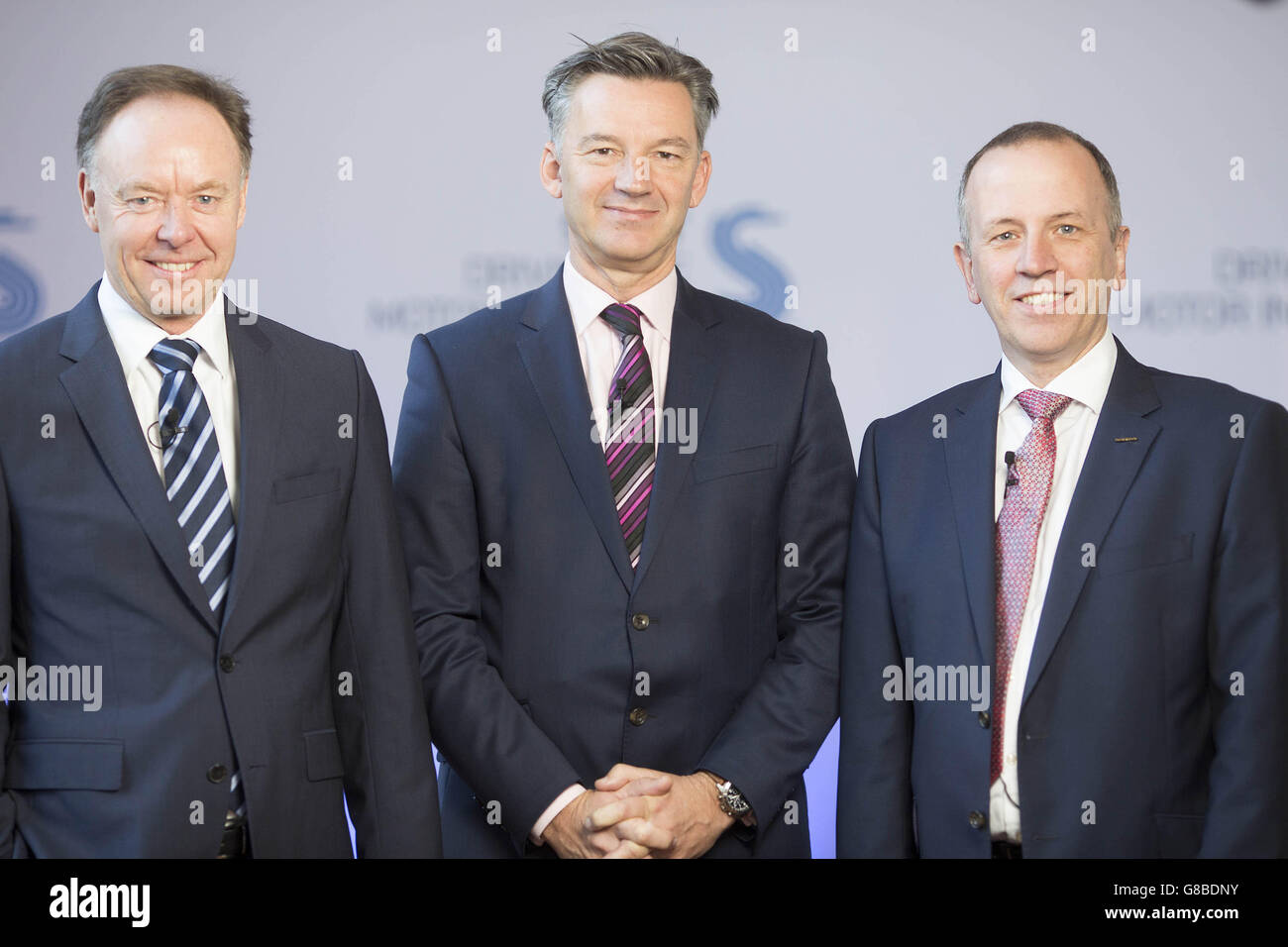 SOLO PER USO EDITORIALE (da sinistra a destra) Ian Robertson, membro del Consiglio di Amministrazione del Gruppo BMW, Mike Hawes, Chief Executive di SMMT e Paul Willcox, Chairman Nissan Europe presso la Society of Motor Manufacturers and Traders (SMMT) International Automotive Summit Conference presso il Royal Institute of British Architects di Londra. Foto Stock