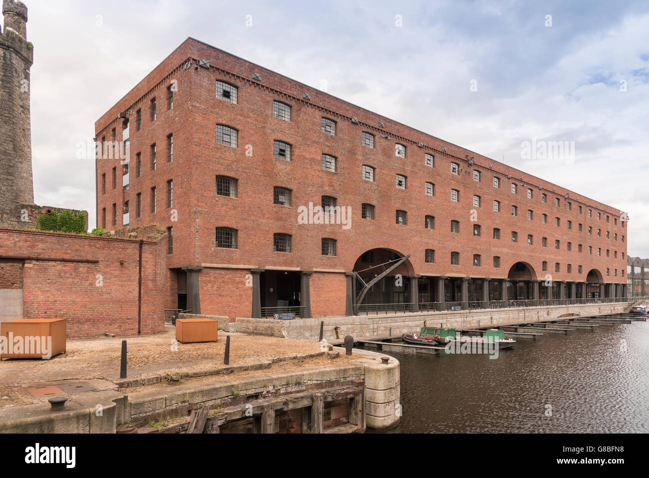 Il Titanic Hotel in un convertito ex magazzino sul Dock di Stanley nel nord di Liverpool Docks. Merseyside North West England. Foto Stock