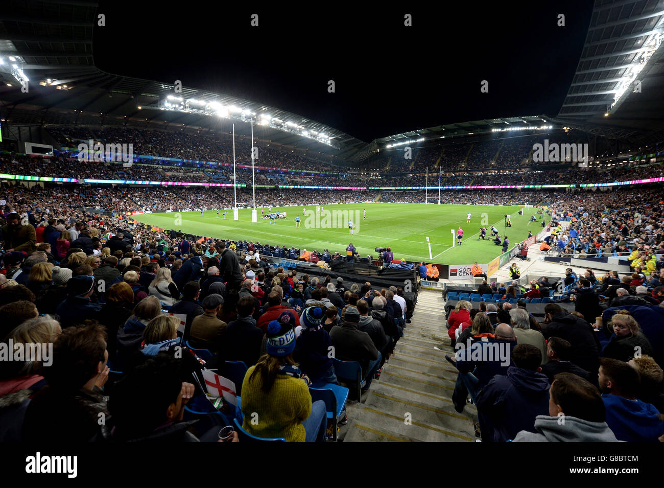 Vista generale dell'azione tra Inghilterra e Uruguay durante la partita della Coppa del mondo di rugby al City of Manchester Stadium. PREMERE ASSOCIAZIONE foto. Data immagine: Sabato 10 ottobre 2015. Vedi la storia della PA RUGBYU Inghilterra. Il credito fotografico dovrebbe essere: Martin Rickett/PA Wire. Foto Stock