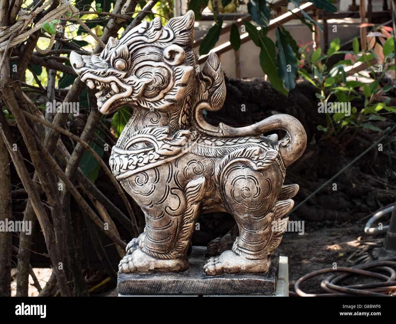 Thai,lion,statua,scultura,stampato,la figura,statue,carve,incidi,all'aperto,giardino,la religione Foto Stock