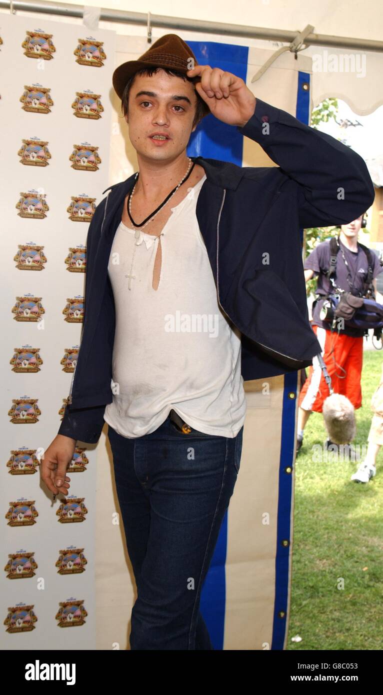 Nokia Isle of Wight Festival - Seaclose Park. Pete Doherty e Babyshambles durante un backstage della fotocellula. Foto Stock