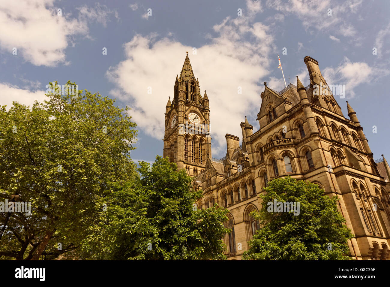 Manchester Town Hall e Albert Square e il centro di Manchester, Inghilterra. Foto Stock