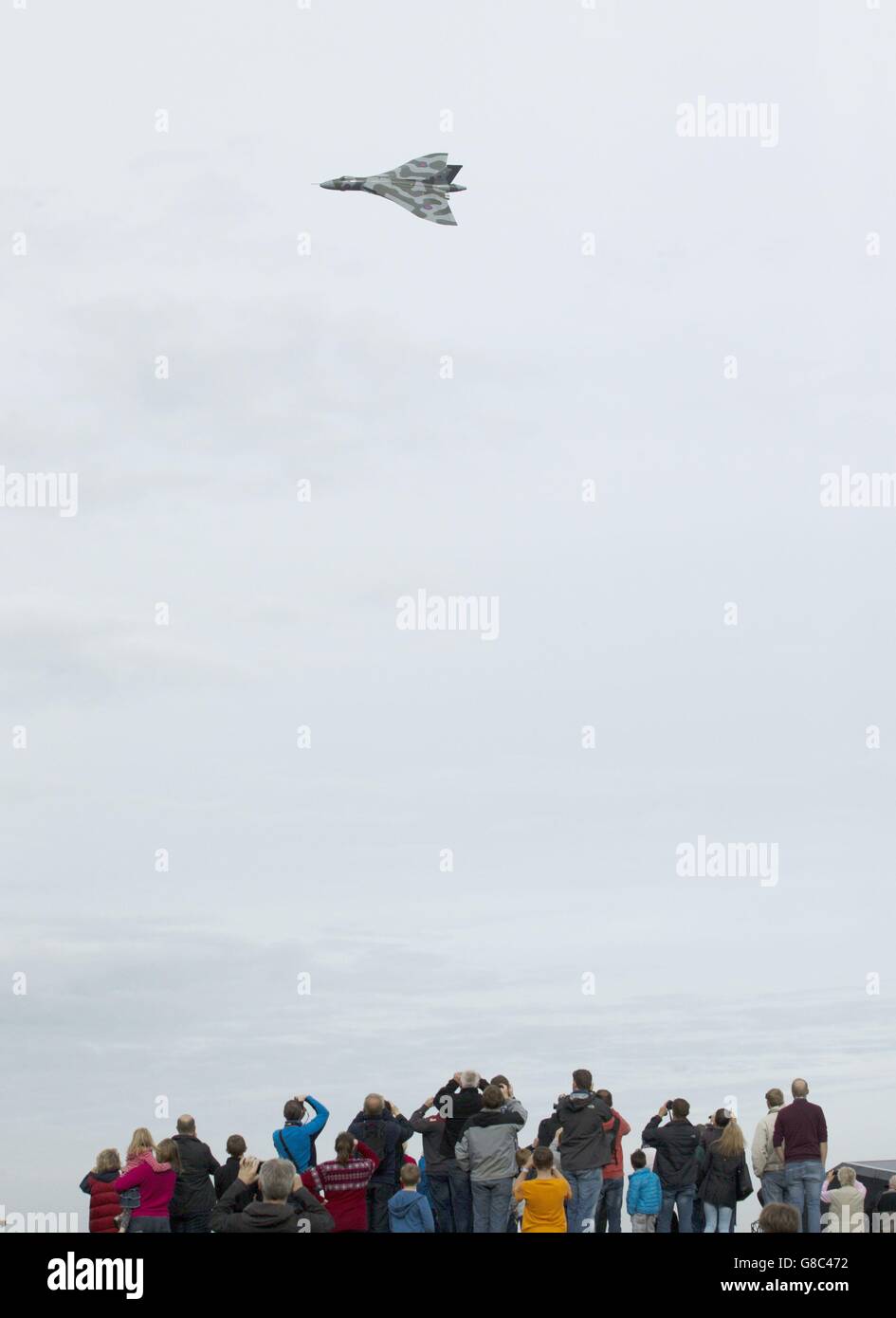 Ultimo bombardiere avro Vulcan degno nel mondo, l'Avro-Vulcan XH558 fa un volo-passato vicino al Museo Nazionale del volo in Fortune Est Scozia, come parte del suo arrivederci tour. PREMERE ASSOCIAZIONE foto. Data immagine: Sabato 10 ottobre 2015. PREMERE ASSOCIAZIONE foto. Data immagine: Sabato 10 ottobre 2015. Il credito fotografico dovrebbe essere: Danny Lawson/PA Wire Foto Stock
