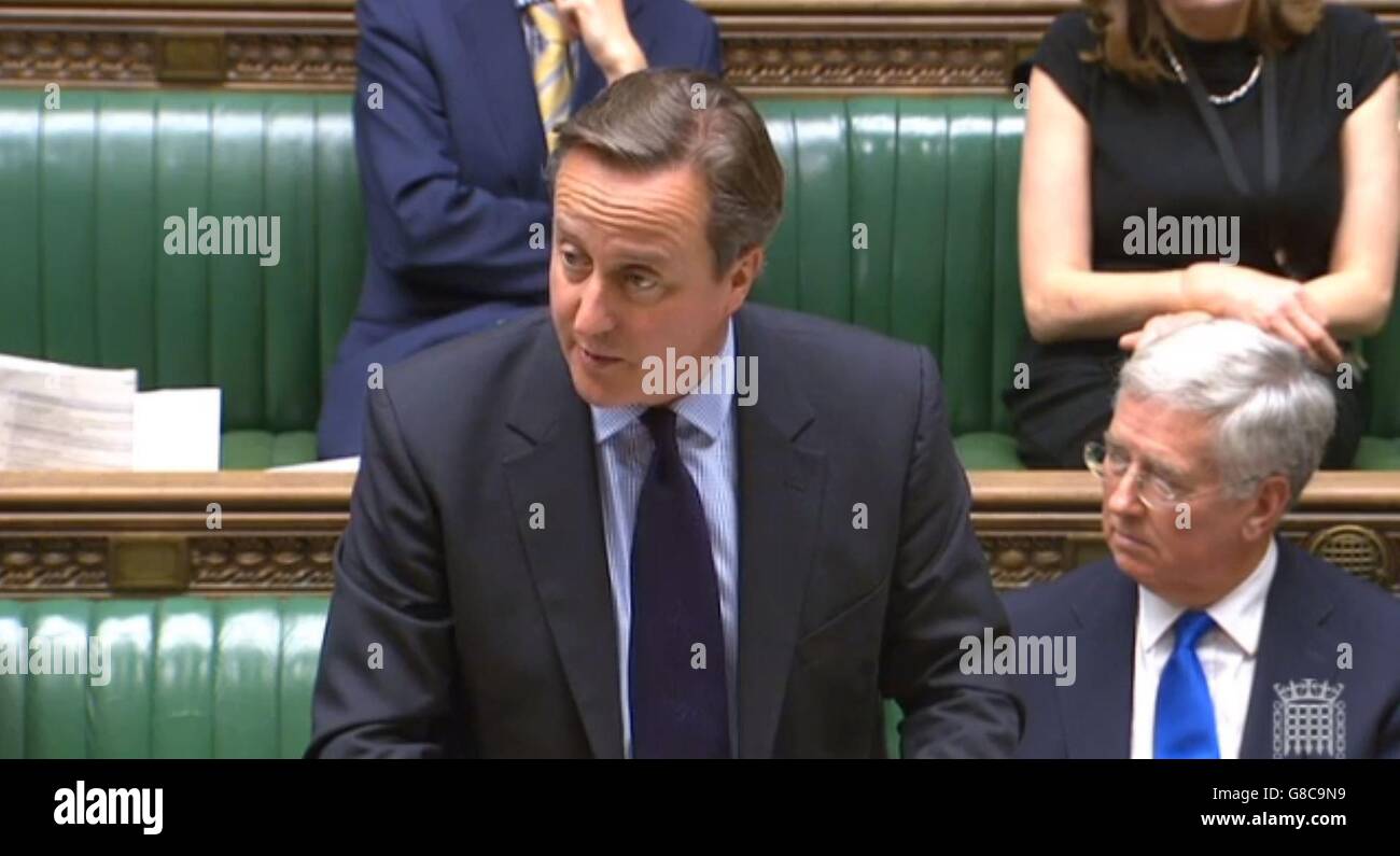 Il primo ministro David Cameron fa una dichiarazione ai deputati della Camera dei Comuni dopo la riunione del Consiglio europeo della scorsa settimana. Foto Stock