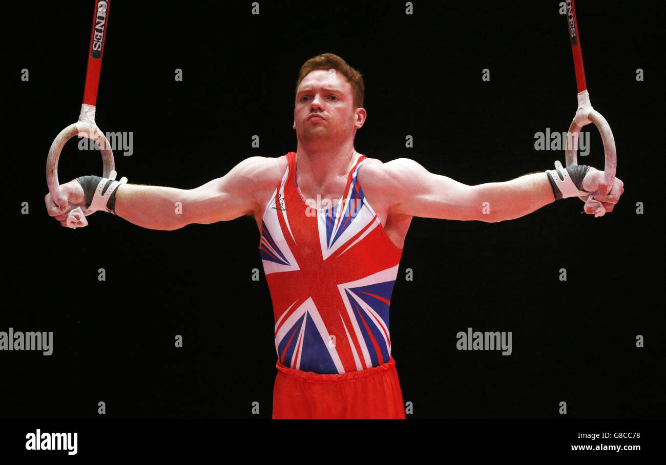 Daniel Purvis della Gran Bretagna compete sugli anelli still durante il terzo giorno dei Campionati Mondiali di ginnastica 2015 al SSE Hydro, Glasgow. Foto Stock