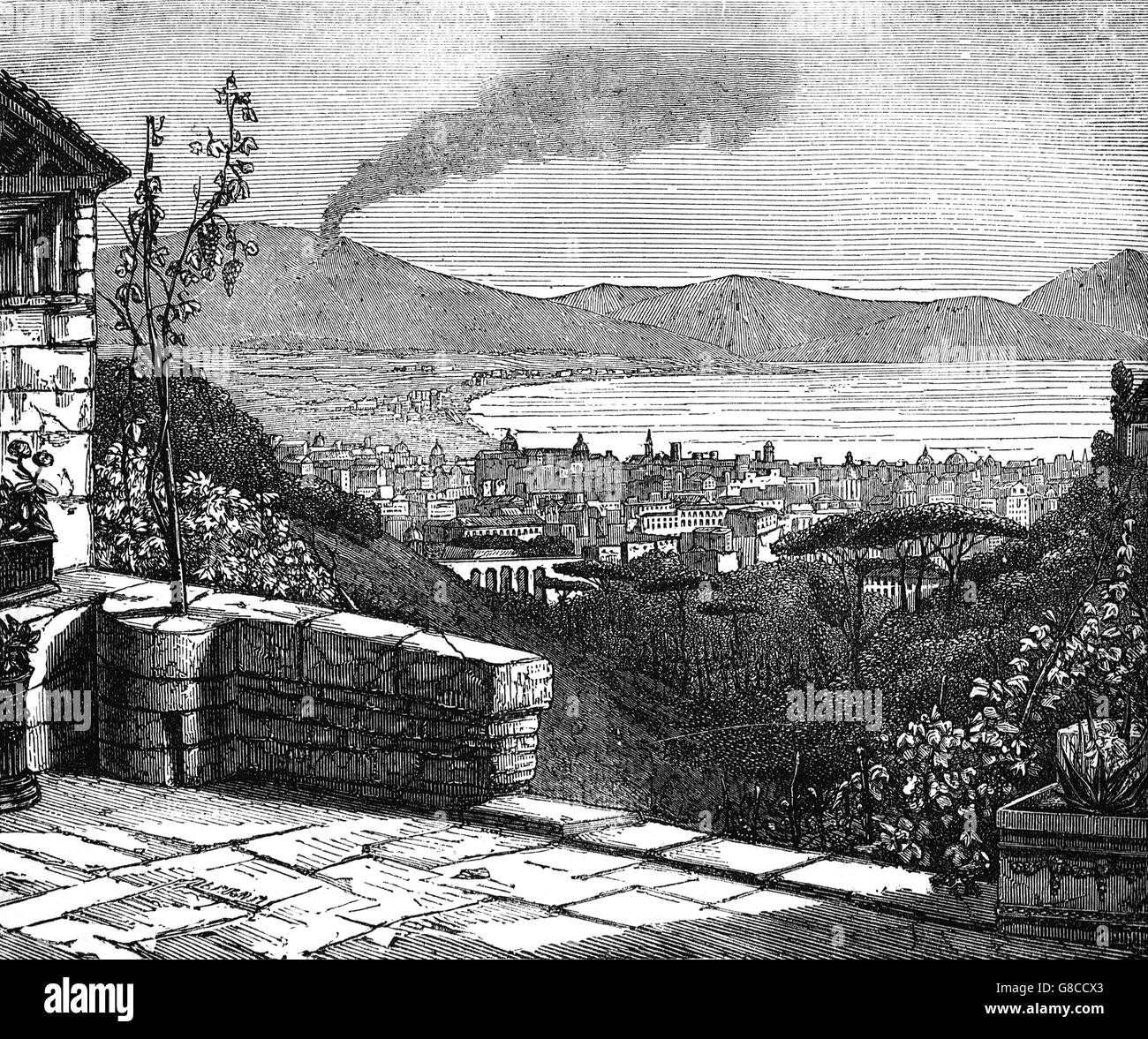 Vista di un attivo il Vesuvio e Napoli capitale della regione italiana Campania e la terza più grande città in Italia, dopo Roma e Milano. Foto Stock