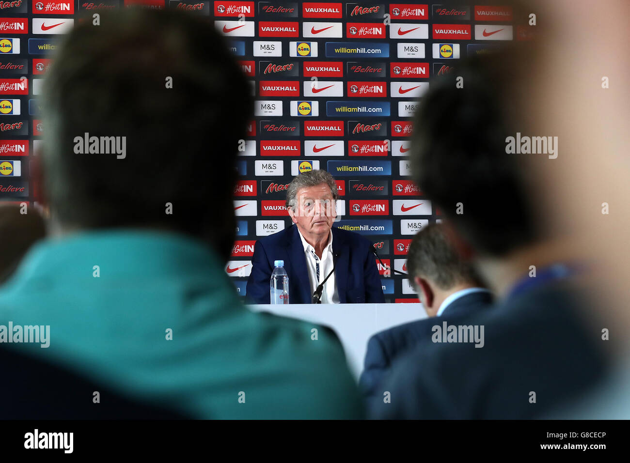 Il direttore inglese Roy Hodgson durante una conferenza stampa a Chantilly, Francia. L'Inghilterra è stata bussata al round della 16 tappa dei campionati europei 2016 la scorsa notte dopo aver perso 2-1 per l'Islanda. PREMERE ASSOCIAZIONE foto. Data foto: Martedì 28 giugno 2016. Vedi la storia della Pennsylvania Soccer Inghilterra. Il credito fotografico deve essere letto: Owen Humphreys/PA Wirearrivare al team hotel a Chantilly, Francia. L'Inghilterra è stata bussata al round della 16 tappa dei campionati europei 2016 la scorsa notte dopo aver perso 2-1 per l'Islanda. PREMERE ASSOCIAZIONE foto. Data foto: Martedì 28 giugno 2016. Vedi la storia della Pennsylvania Soccer Englan Foto Stock