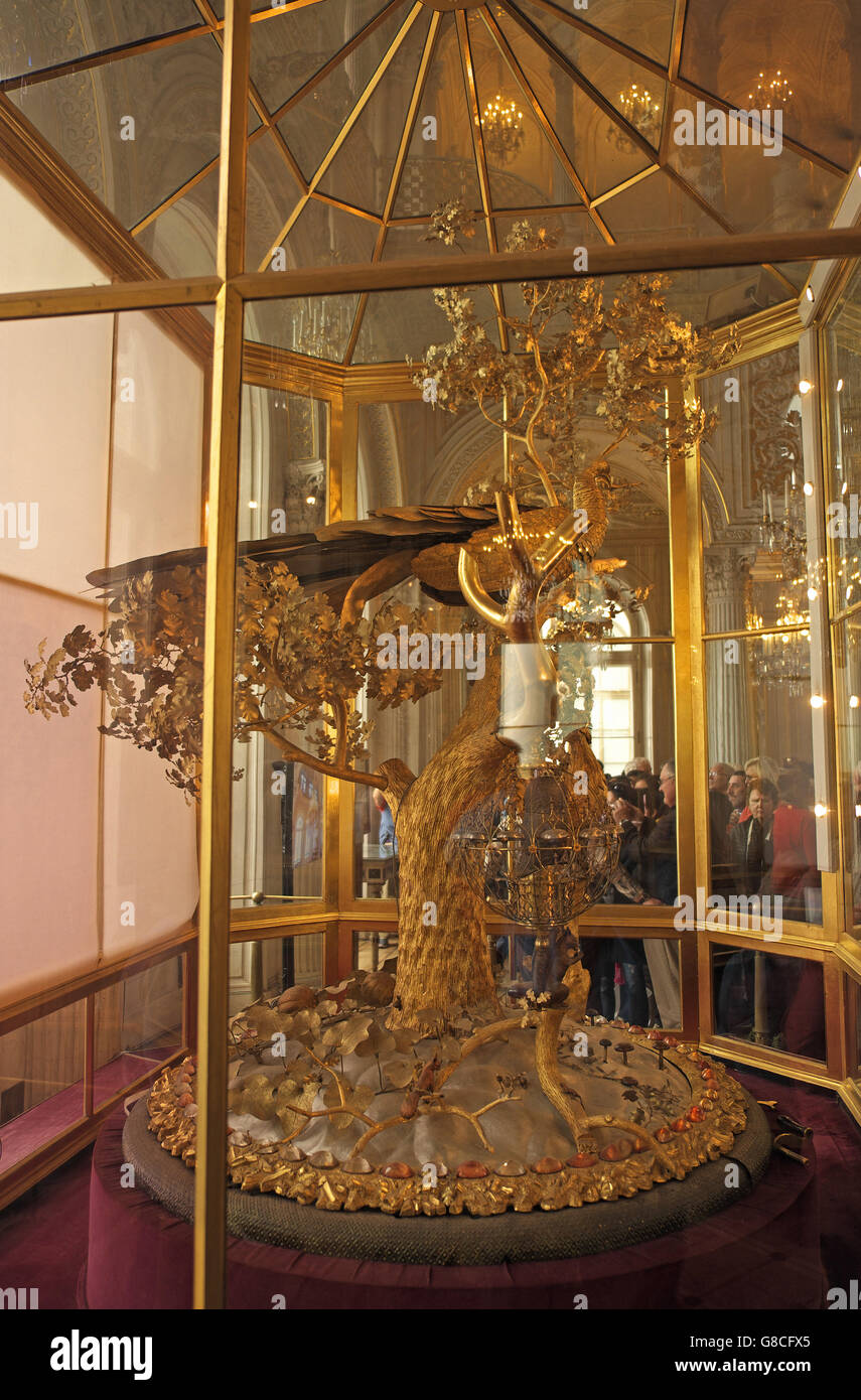 Oro pavone meccanico orologio (da JAMES COX di Inghilterra), stato Museo Hermitage di San Pietroburgo, Russia. Foto Stock