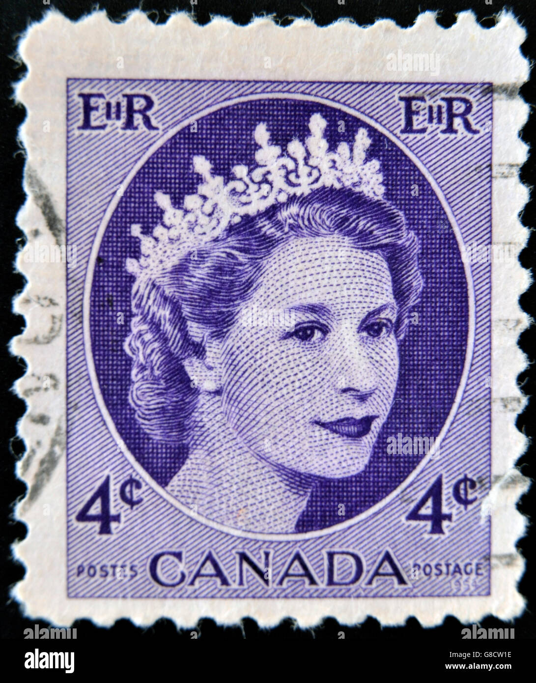 CANADA - 1954 CIRCA: un timbro stampato in Canada che mostra un ritratto della regina Elisabetta II, 1954 circa. Foto Stock