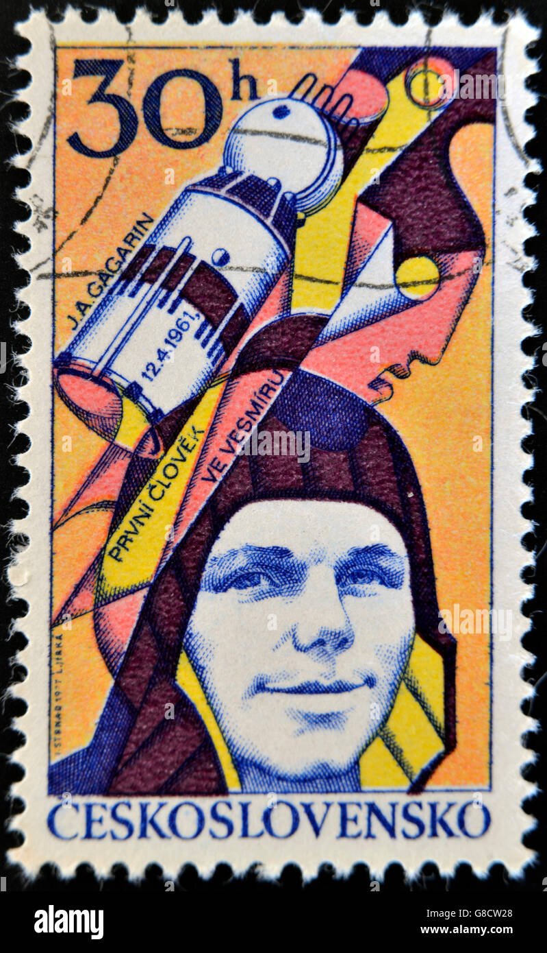 La Cecoslovacchia - circa 1977: un timbro stampato in Cecoslovacchia, mostra Yuri Gagarin, cosmonauta sovietico, il primo uomo nello spazio, circa Foto Stock