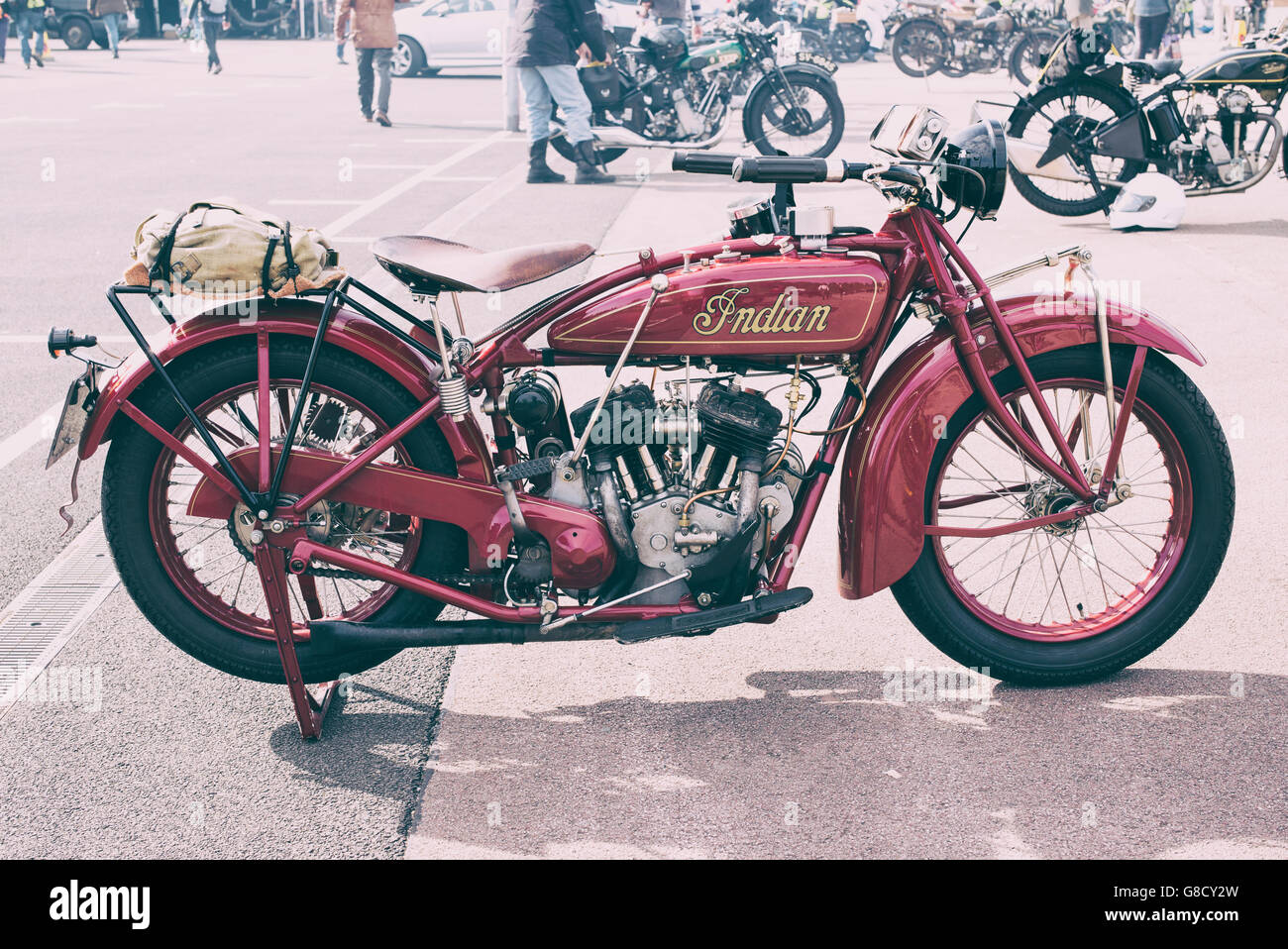 1928 Indian 101 Scout motocicletta. Classic American Motorcycle a Banbury VMCC Esegui. Oxfordshire, Inghilterra. Vintage filtro applicato Foto Stock