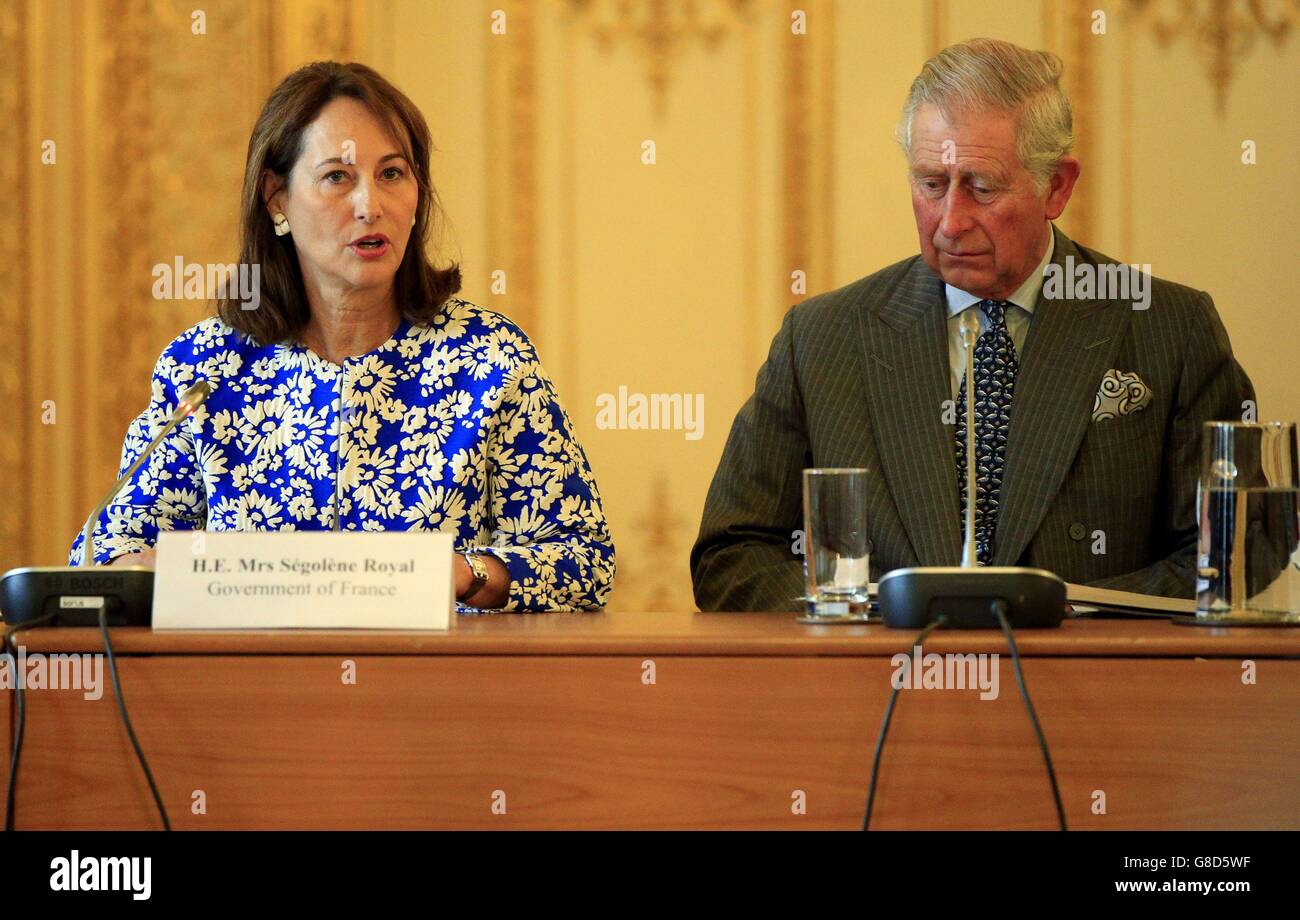 Il Principe del Galles (a destra) e il Segolene Royal (a sinistra) partecipano ad un incontro sulle foreste e i cambiamenti climatici alla Lancaster House di Londra, in vista della prossima Conferenza delle Nazioni Unite sui cambiamenti climatici COP21 a Parigi. Foto Stock