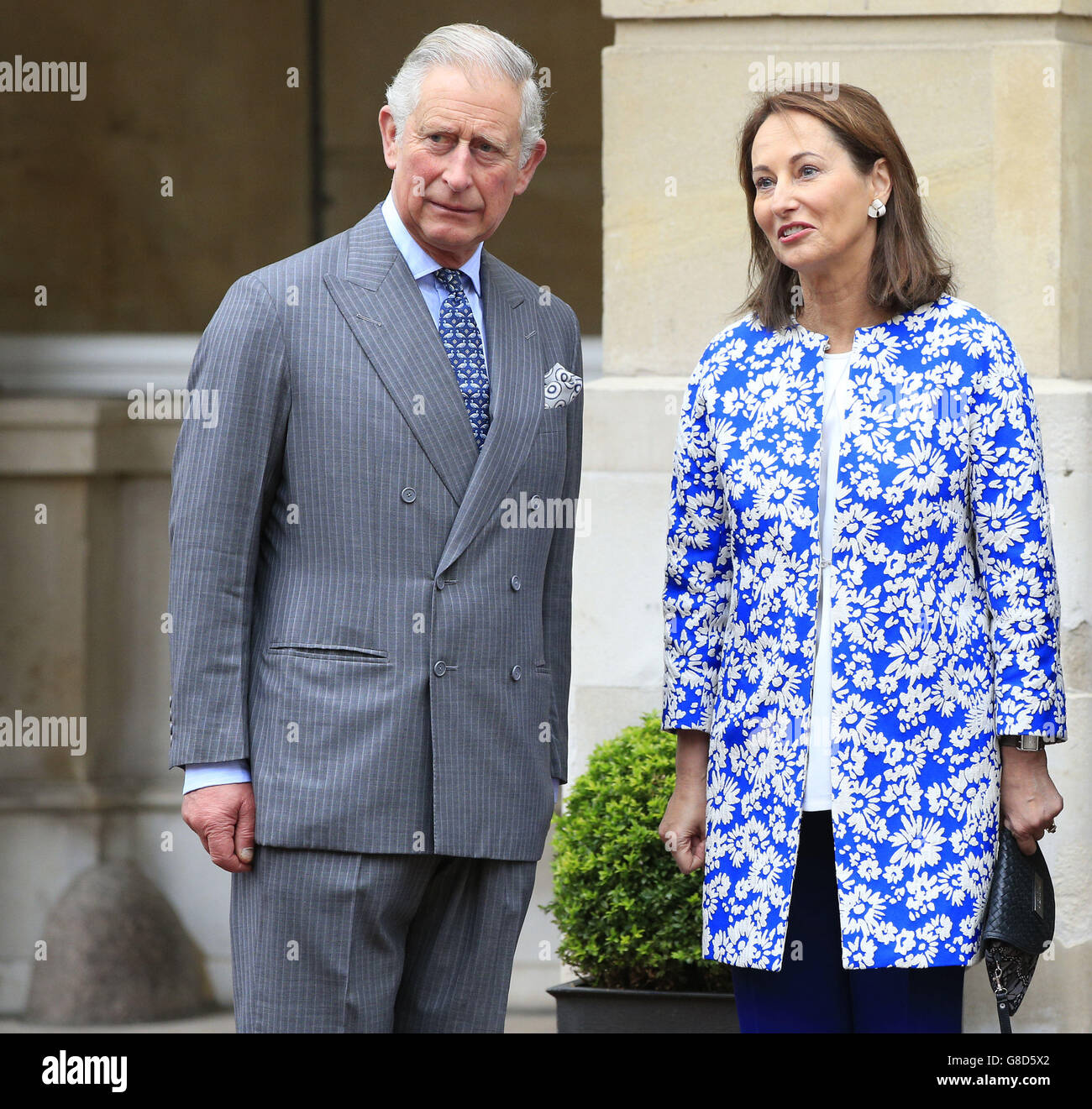 Il Principe del Galles e Segolene Royal (a destra) arrivano a una riunione sulle foreste e i cambiamenti climatici alla Lancaster House di Londra, in vista della prossima Conferenza delle Nazioni Unite sul cambiamento climatico COP21 che si terrà a Parigi. Foto Stock