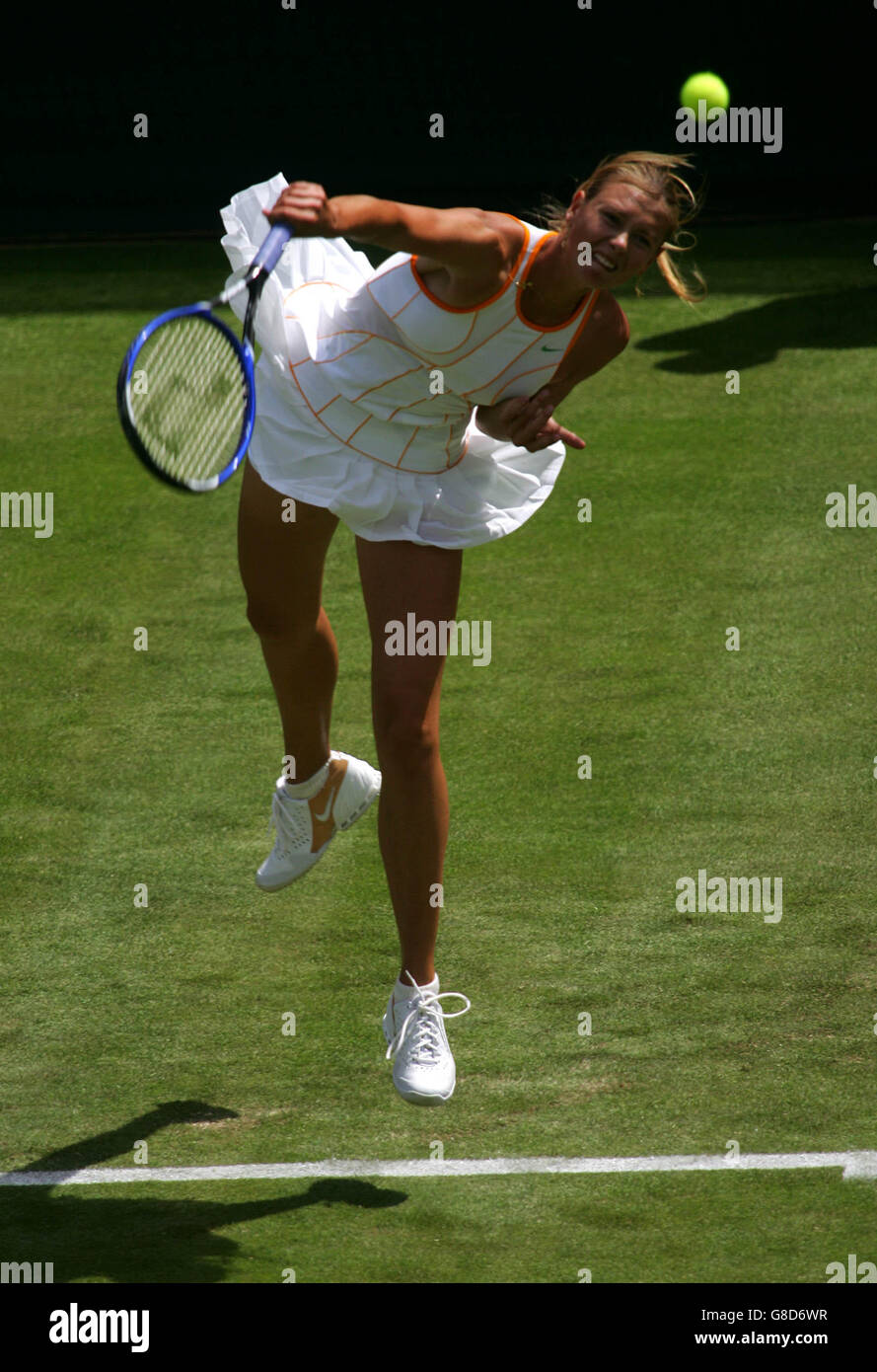Tennis - campionati di Wimbledon 2005 - Le donne della prima tornata - Maria Sharapova v Nuria LLAGOSTERA - Tutti i Club in Inghilterra Foto Stock