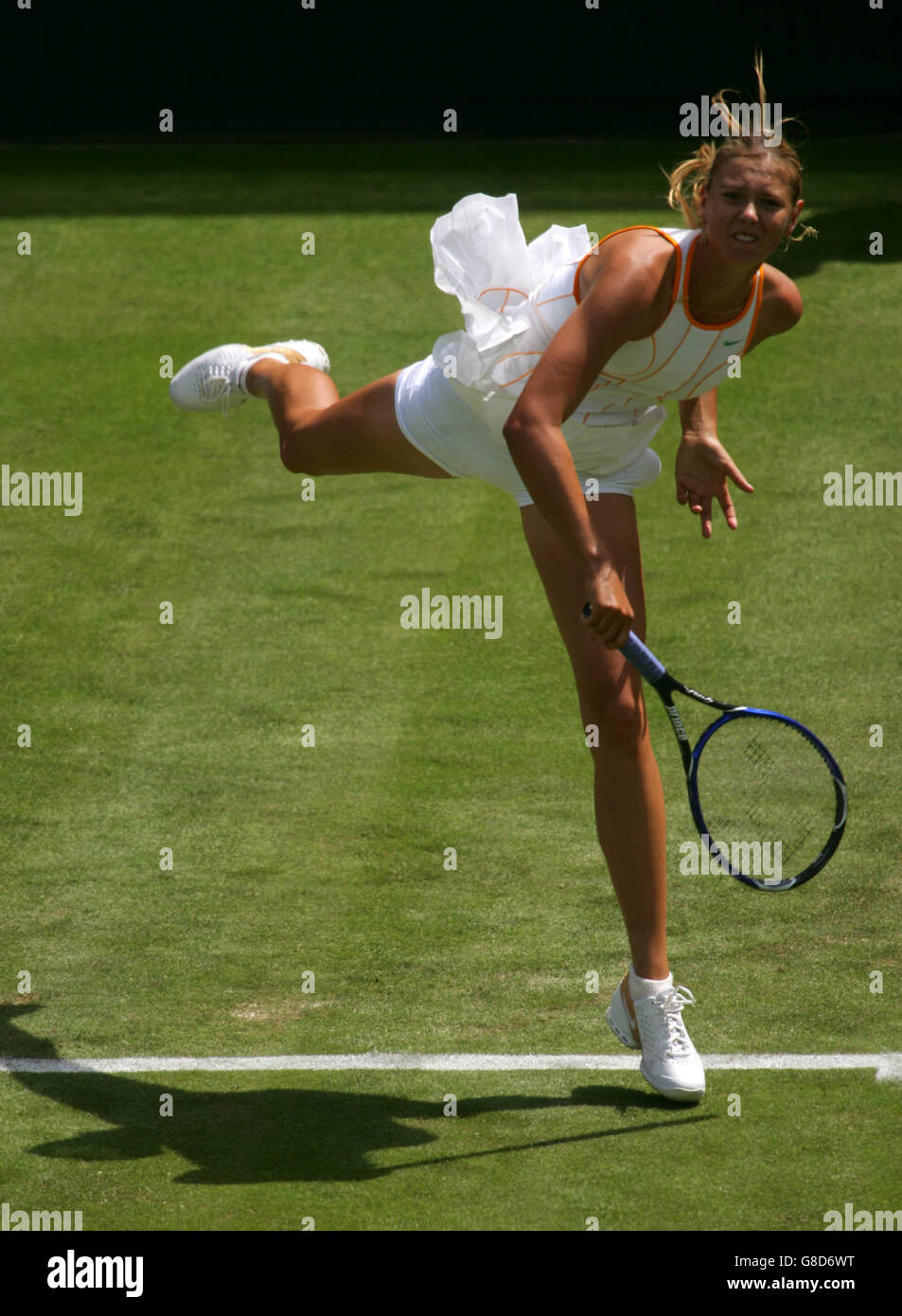 Tennis - campionati di Wimbledon 2005 - Le donne della prima tornata - Maria Sharapova v Nuria LLAGOSTERA - Tutti i Club in Inghilterra Foto Stock