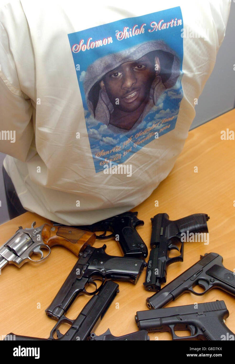 Il crimine di pistola conferenza stampa Foto Stock