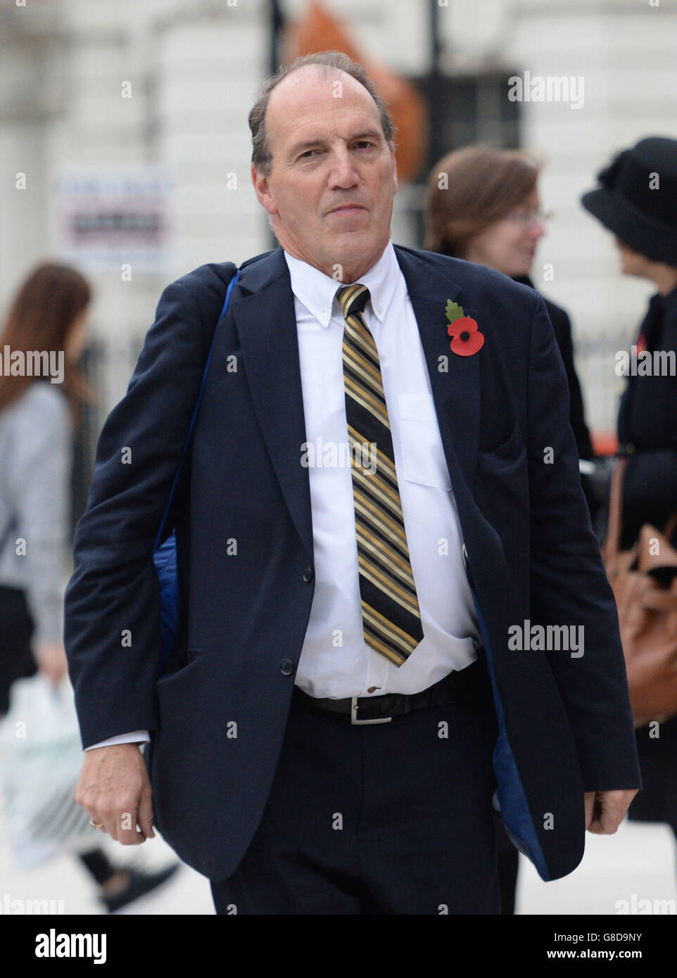 L'ex deputato Simon Hughes arriva alla Cattedrale di St George a Londra per un servizio commemorativo per l'ex leader liberal-democratico Charles Kennedy, morto a giugno. Foto Stock